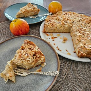 Apfelkuchen mit Sahne-Schmand-Guss