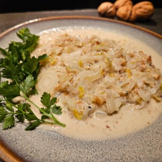 Chicorée Gemüse mit Sahne und Walnüssen