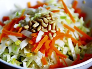 Spitzkohl-Möhren-Salat