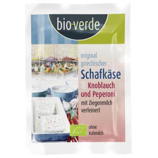 Schafskäse mit Knoblauch und Peperoni