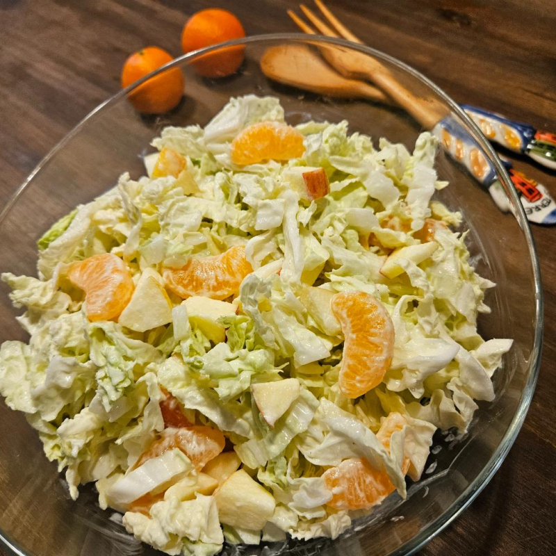 Chinakohlsalat mit Apfel und Clementinen