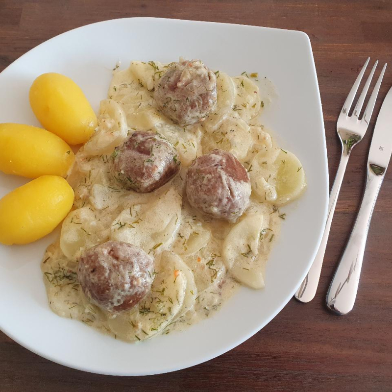 Schmorgurken mit vegetarische Køttbullar