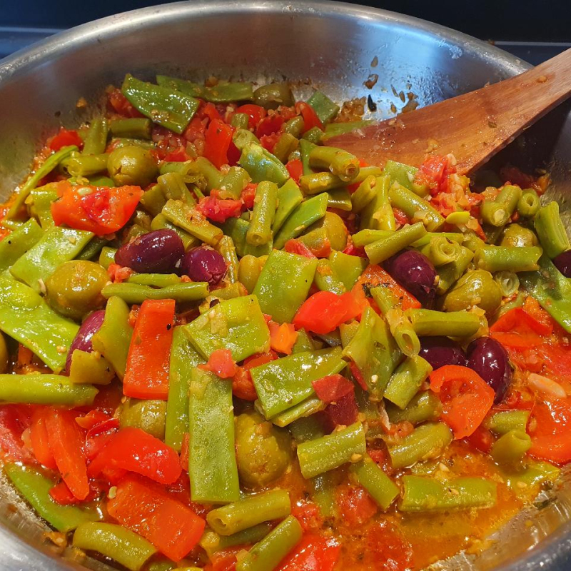 Bohnen in Tomaten-Oliven Sauce