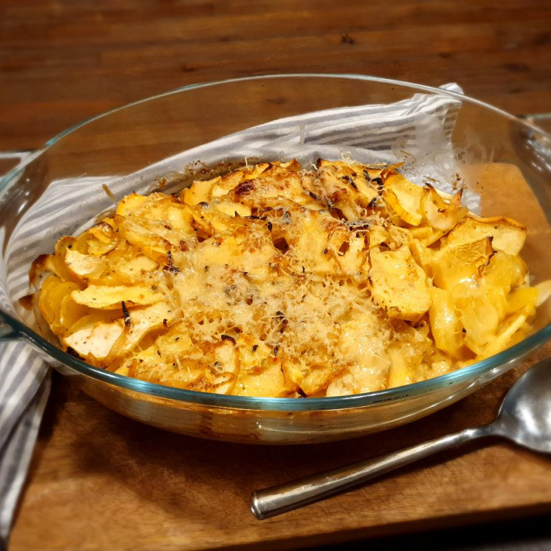 Steckrüben-Kartoffel-Apfel-Gratin mit geriebenem K