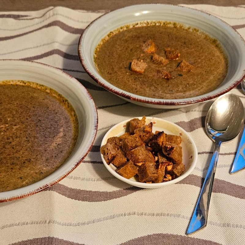 Mangoldsuppe mit Croutons