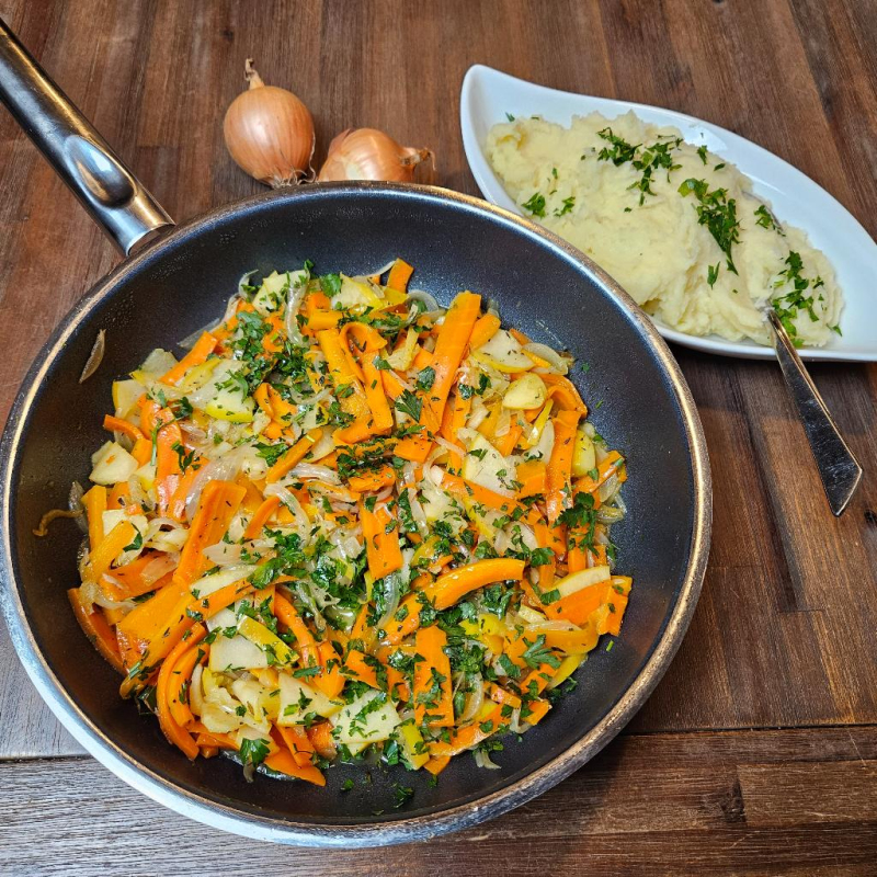 Möhrengemüse mit Zwiebeln