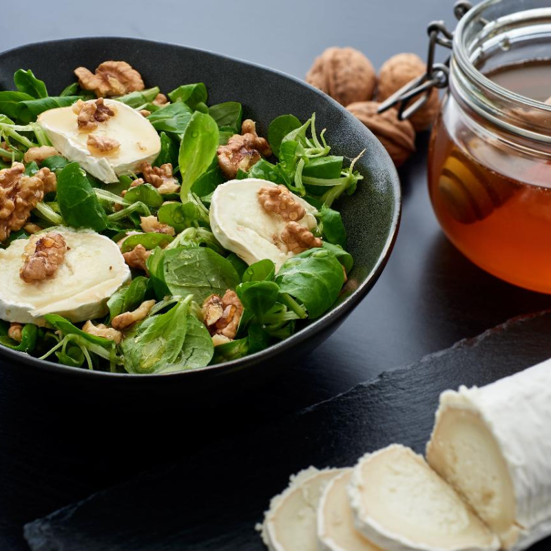 Feldsalat mit Ziegenkäse und Honig