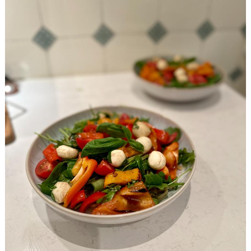 Sommerlicher Nudelsalat mit Rucola und Tomaten