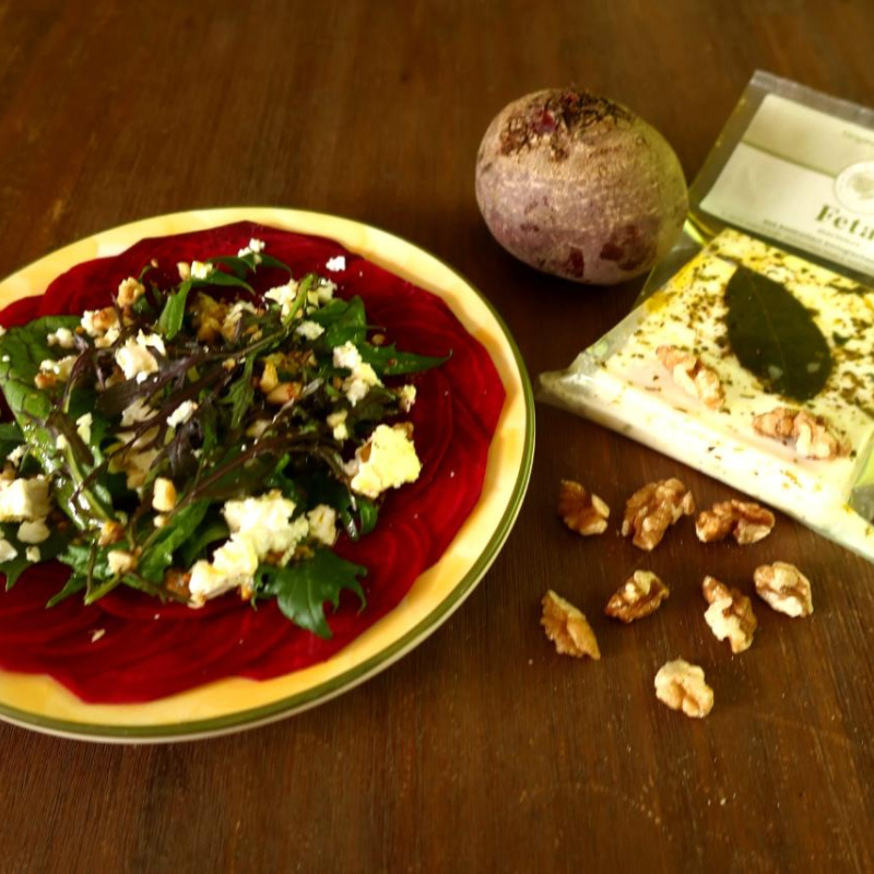 Rote Bete Carpaccio mit Wildsalat und Ziegenkäse